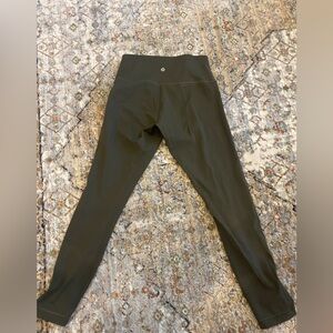 WUNDER UNDER HIGH-RISE TIGHT 25" *FULL-ON LUXTREME
Dark Olive
Size: 6